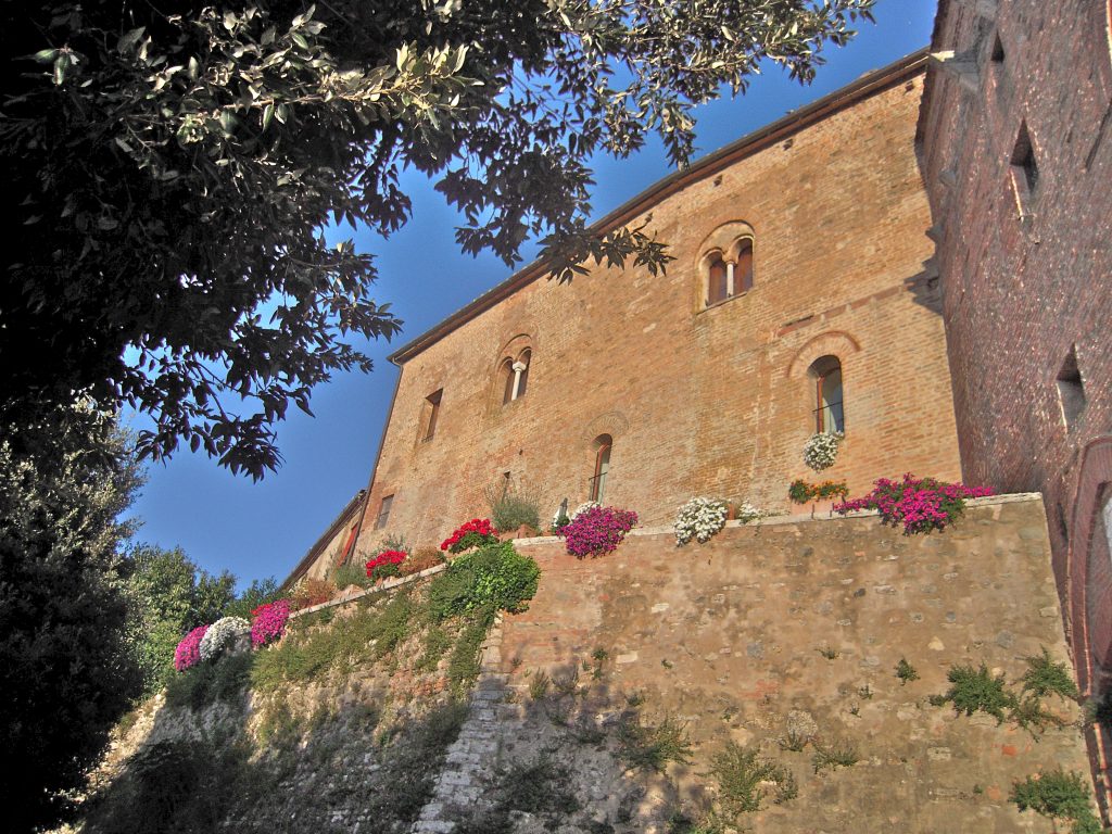 scenic small towns to visit in tuscany in autumn