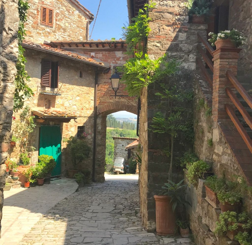 fairy tale villages in tuscany